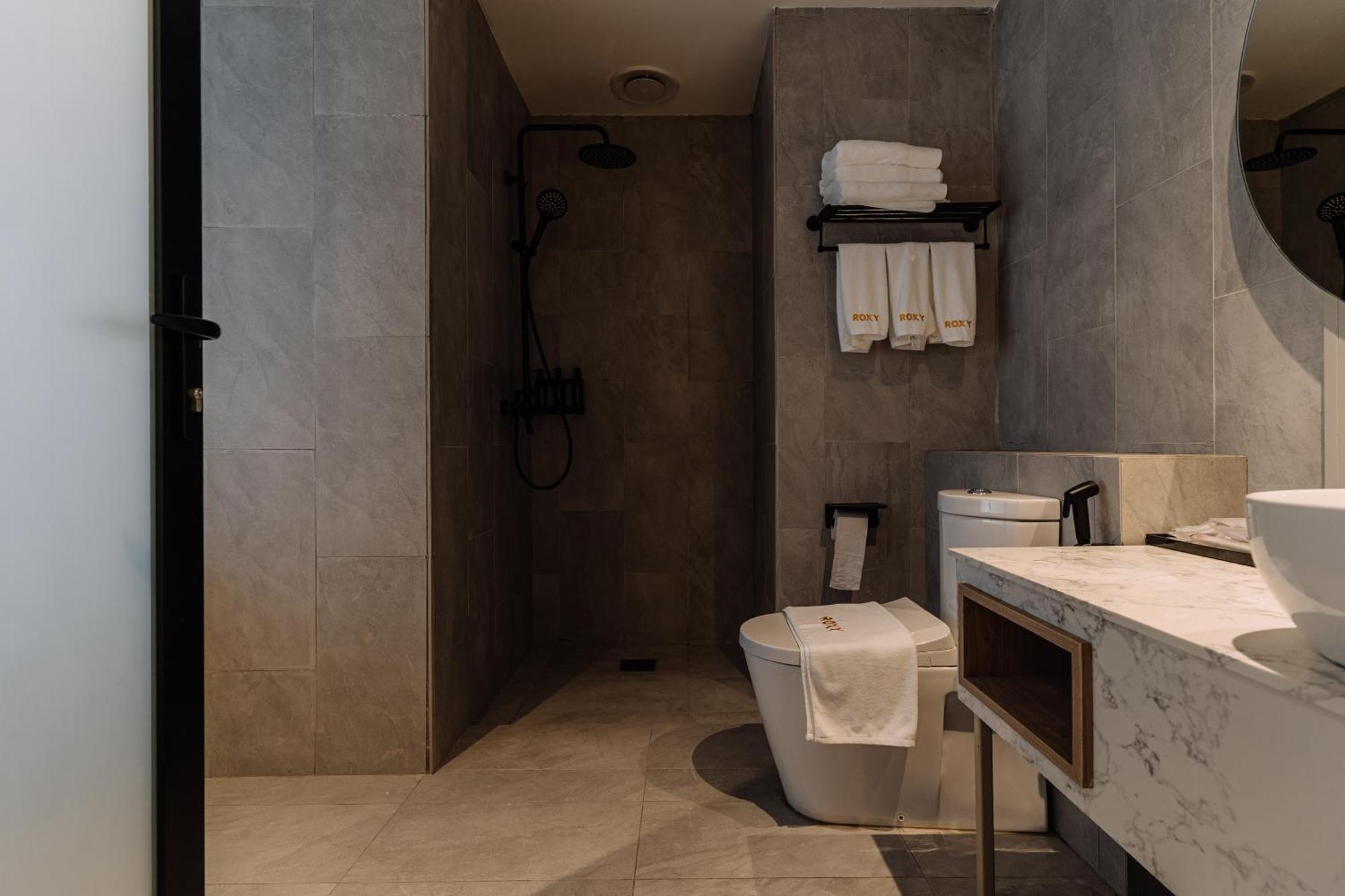 Impiana By Roxy Hotel Кучинг Экстерьер фото