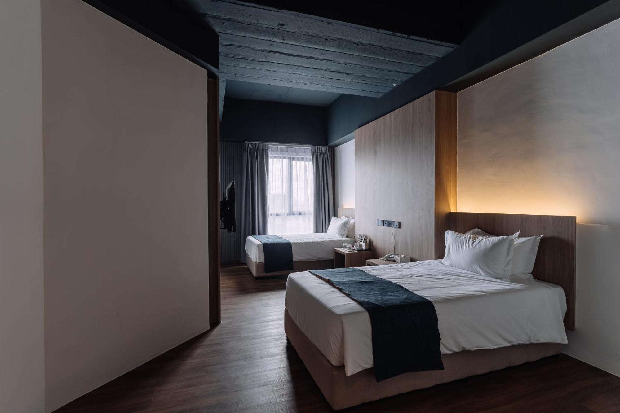Impiana By Roxy Hotel Кучинг Экстерьер фото